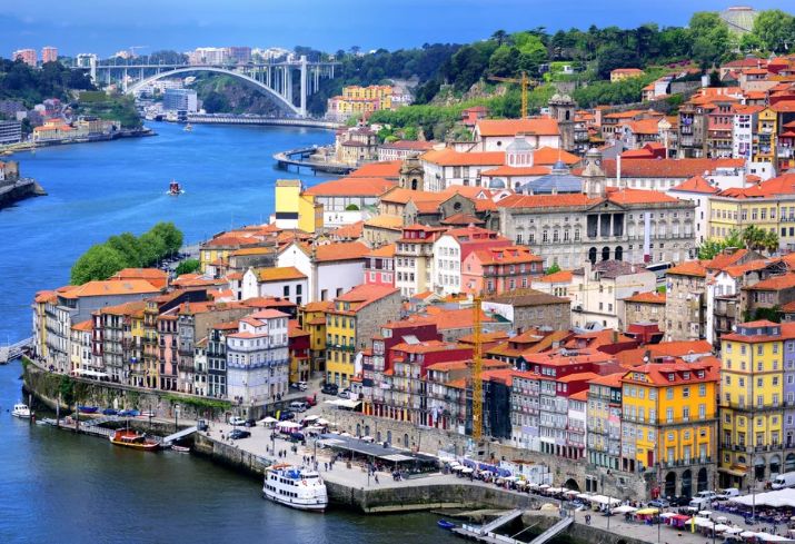 Analisis EUR/USD Melemah,Nada hawkish The Fed memicu reli Dolar AS - Data Pasar 2025-11-01