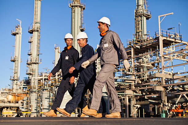 Analisis Minyak Wait and See, Saat Permintaan China Imbangi Surplus yang Meningkat - Data Pasar 2025-12-15