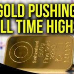 Emas Tembus $5300 untuk Pertama Kali, Dolar “Ambruk” Jelang Fed