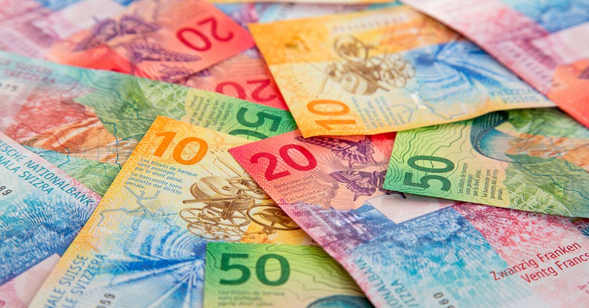 Analisis USD/CHF Berbalik Arah! Dolar AS Siap Bangkit, Franc Mulai Tertekan - Data Pasar 2026-01-16