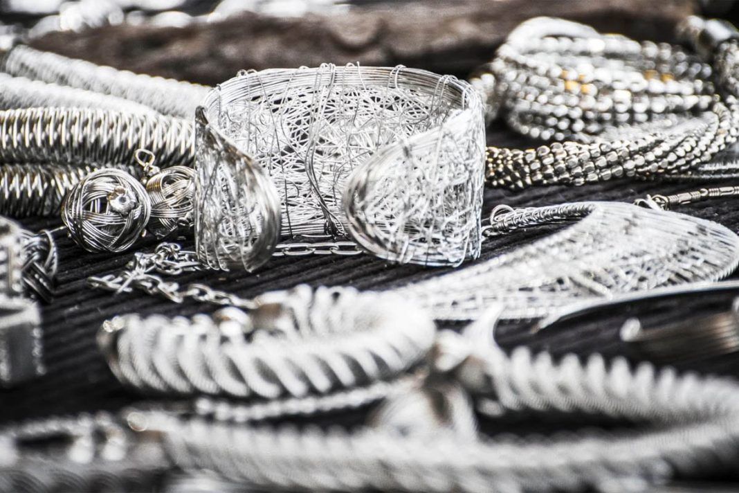 Analisis Harga Perak Mendekati $78, Aset Safe Haven vs. Dolar Saling Berlawanan - Data Pasar 2026-02-19