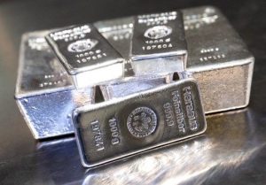 Perak Stabil, Dolar Rebound dan Risiko Iran Jaga Volatilitas