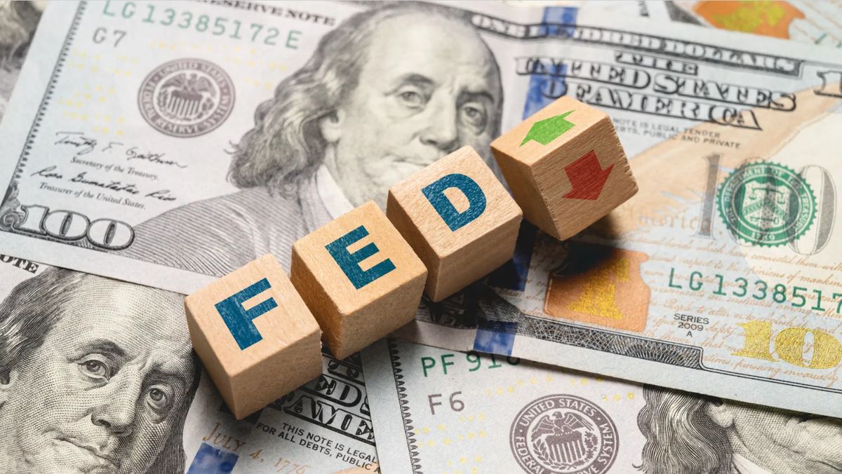 Analisis Dolar Stabil, Sentimen The Fed Membebani - Data Pasar 2026-07-17