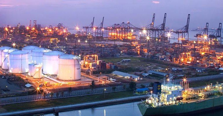 Analisis Minyak Naik 3%, Iran Tahan Harapan Pembukaan Hormuz - Data Pasar 2026-08-10